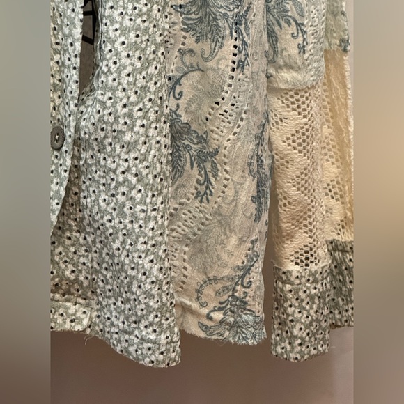 34B - POL Lace Overlay Top in Cream and Blue - Picture 5 of 8